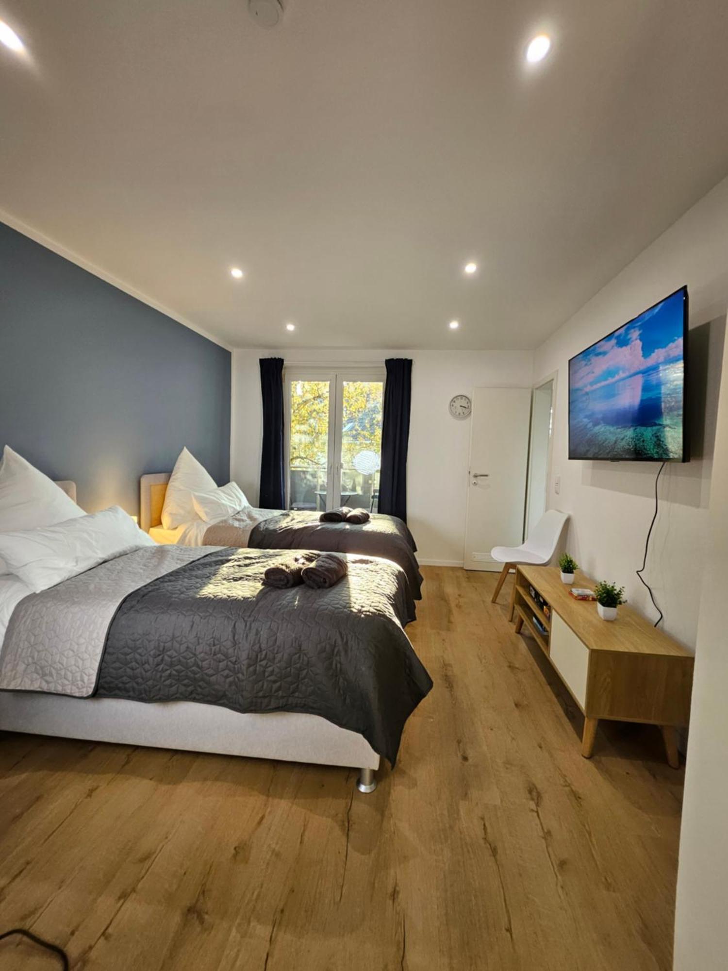 Modern Homes - Voll Ausgestatte Wohnung - Balkon - Hotelbetten - 4K Tv - Wlan Moers Luaran gambar