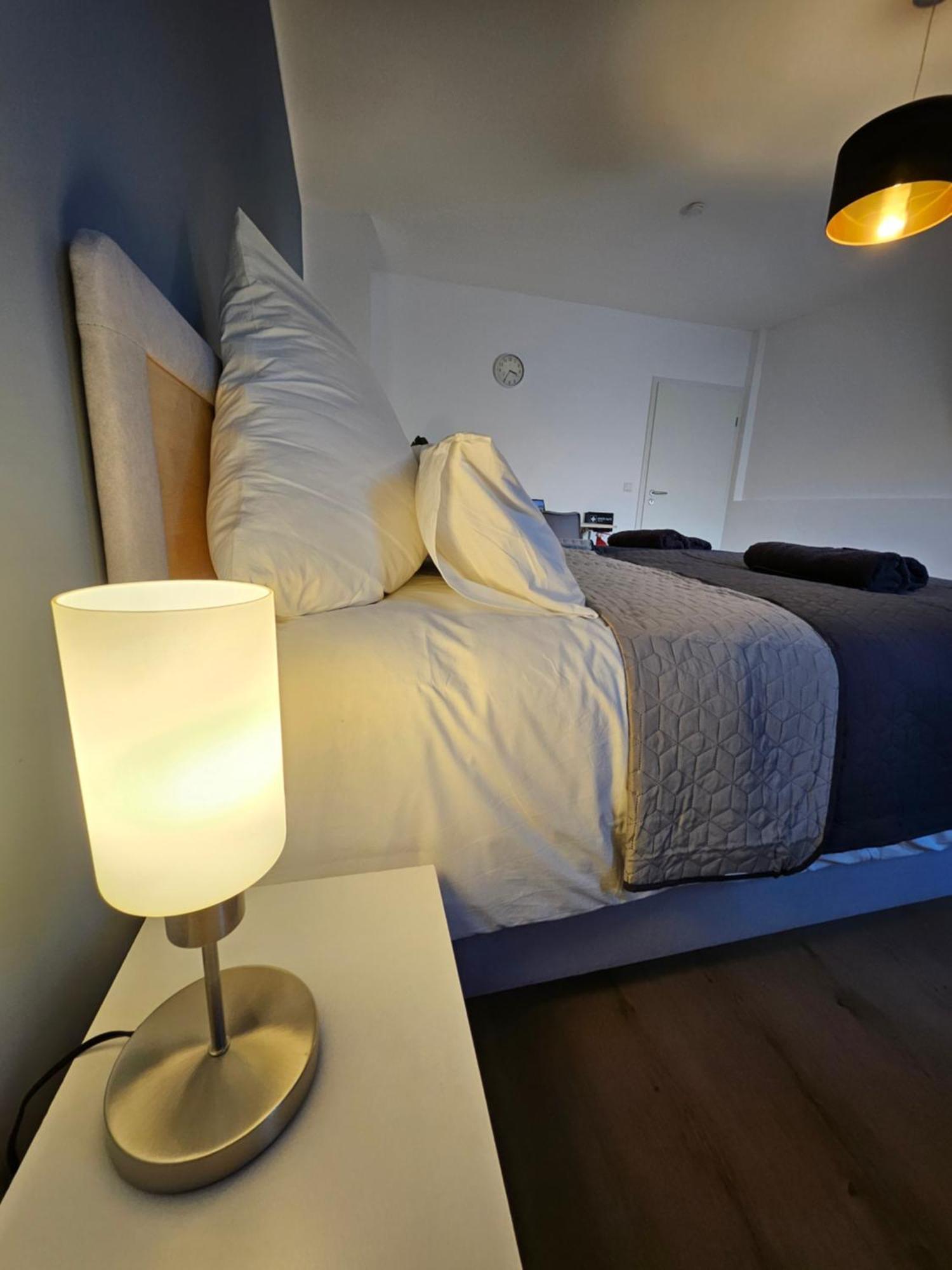 Modern Homes - Voll Ausgestatte Wohnung - Balkon - Hotelbetten - 4K Tv - Wlan Moers Luaran gambar
