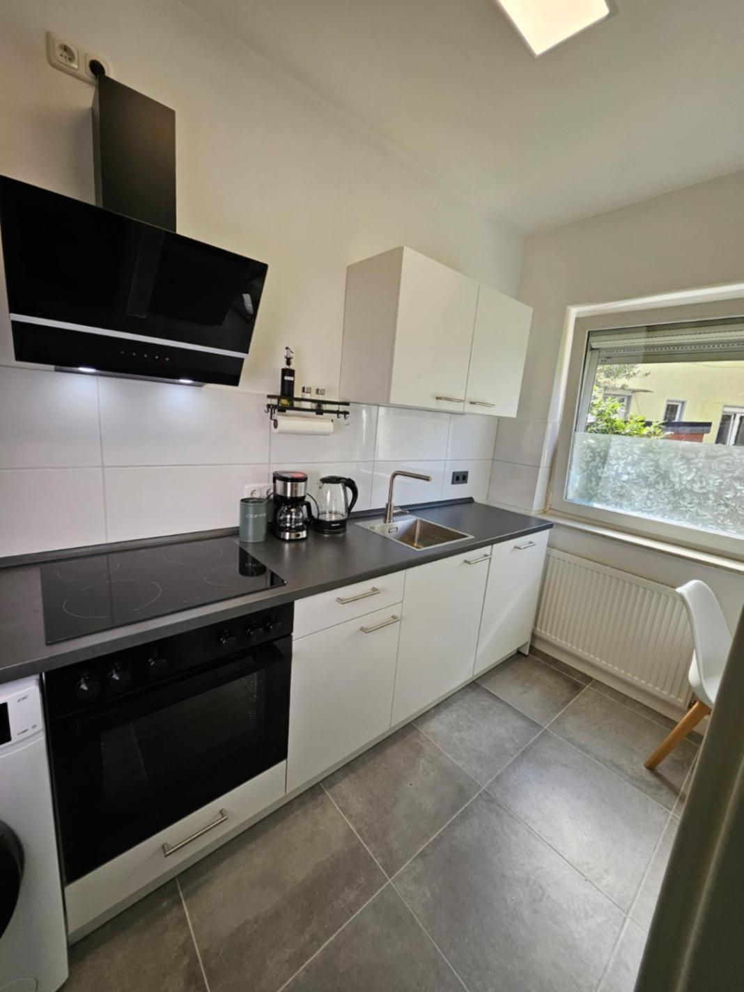 Modern Homes - Voll Ausgestatte Wohnung - Balkon - Hotelbetten - 4K Tv - Wlan Moers Luaran gambar