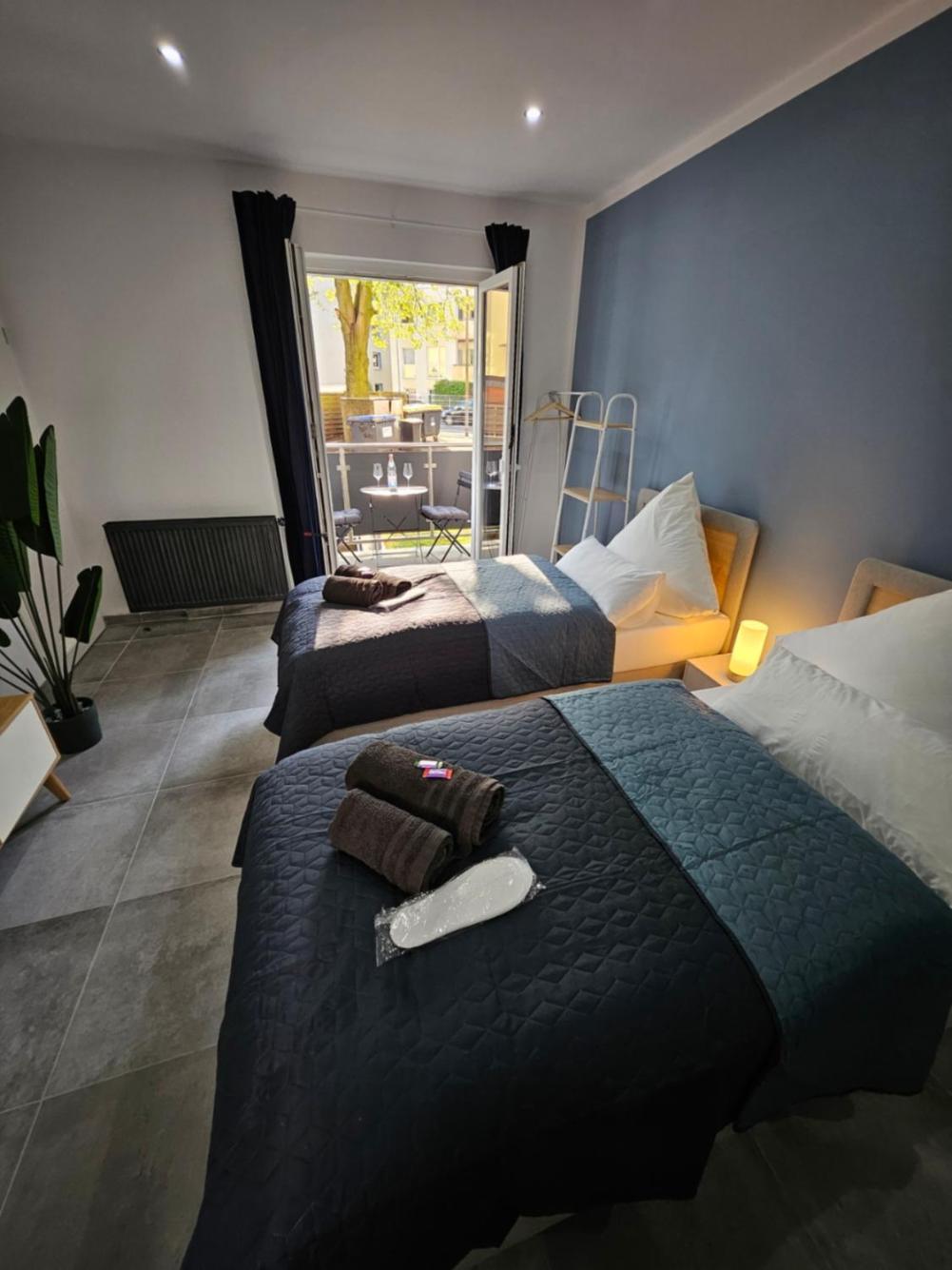 Modern Homes - Voll Ausgestatte Wohnung - Balkon - Hotelbetten - 4K Tv - Wlan Moers Luaran gambar