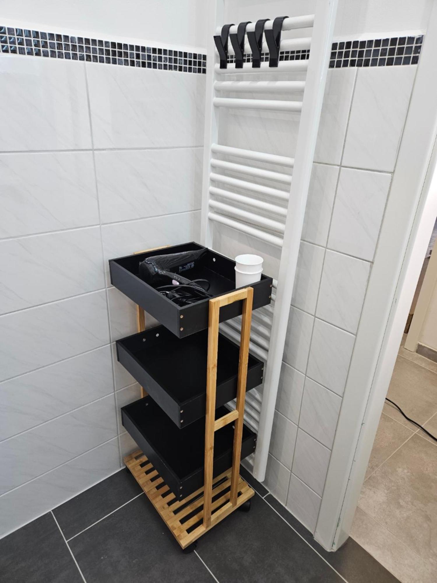 Modern Homes - Voll Ausgestatte Wohnung - Balkon - Hotelbetten - 4K Tv - Wlan Moers Luaran gambar