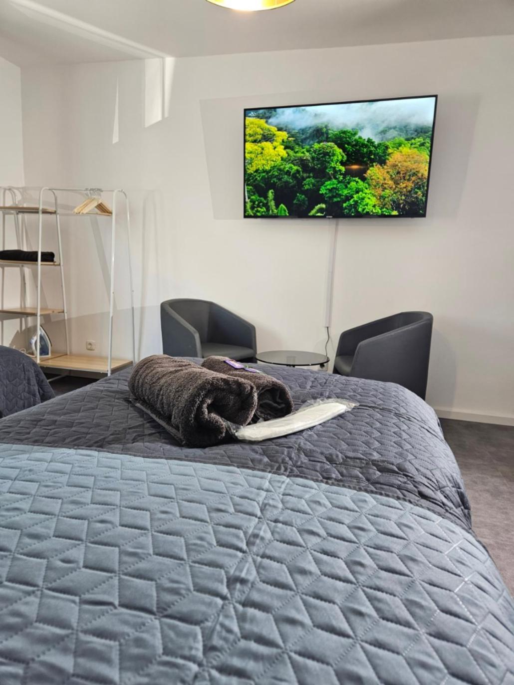 Modern Homes - Voll Ausgestatte Wohnung - Balkon - Hotelbetten - 4K Tv - Wlan Moers Luaran gambar